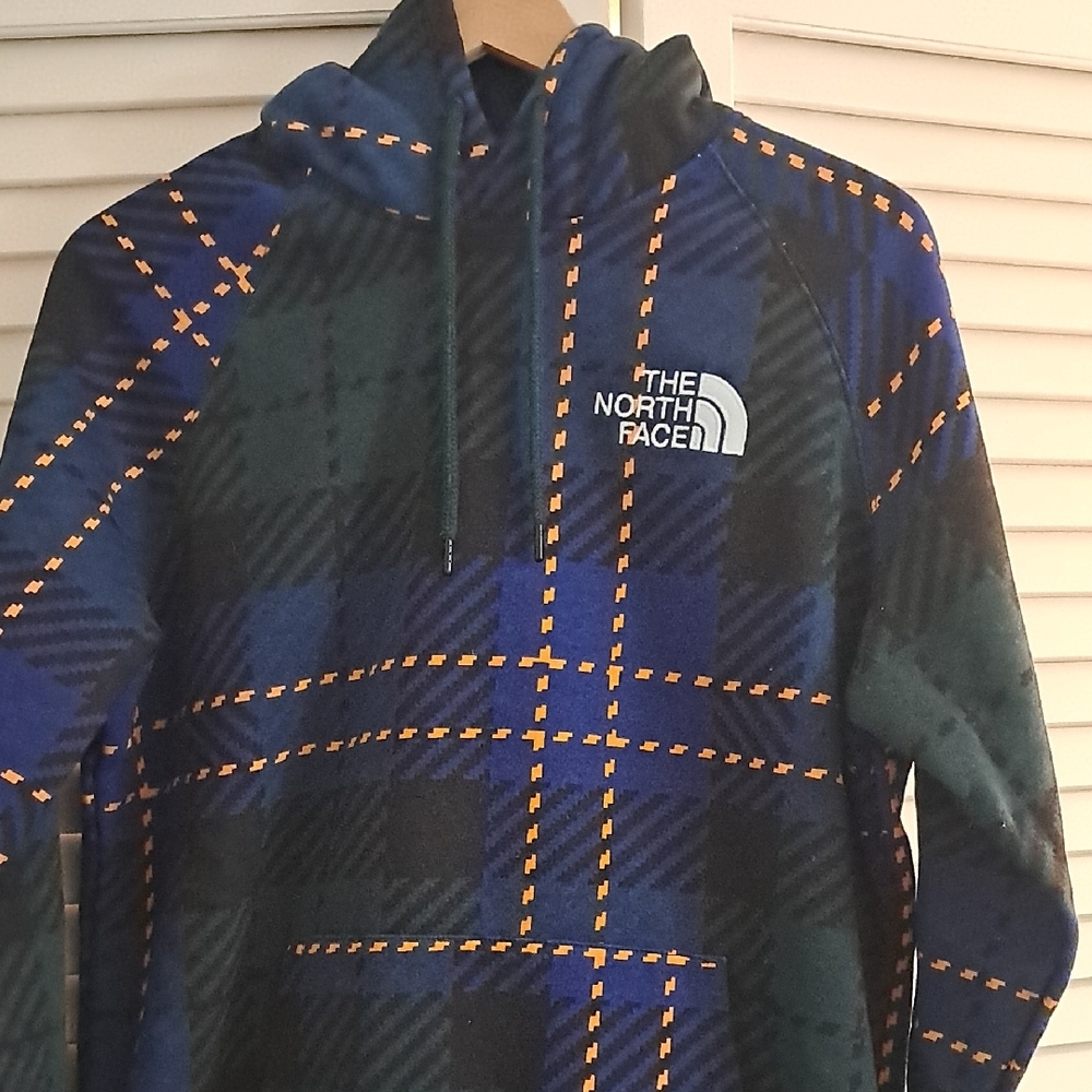 ✨️MAKE AN OFFER✨️NWOT The North Face Blue Plaid Hoodie
